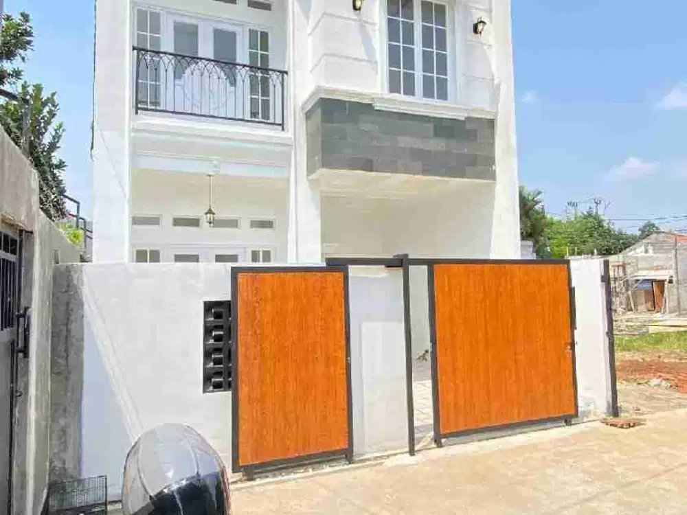 Rumah 2 lantai kokoh dengan dinding bata merah