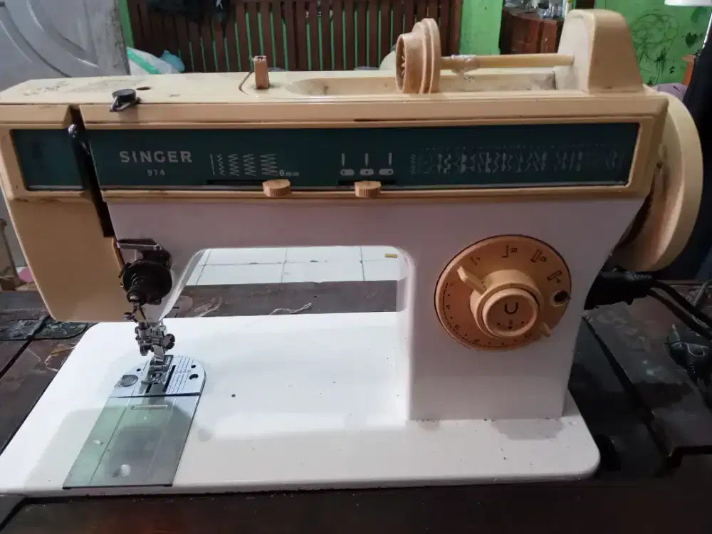 Mesin jahit zig-zag singer 974