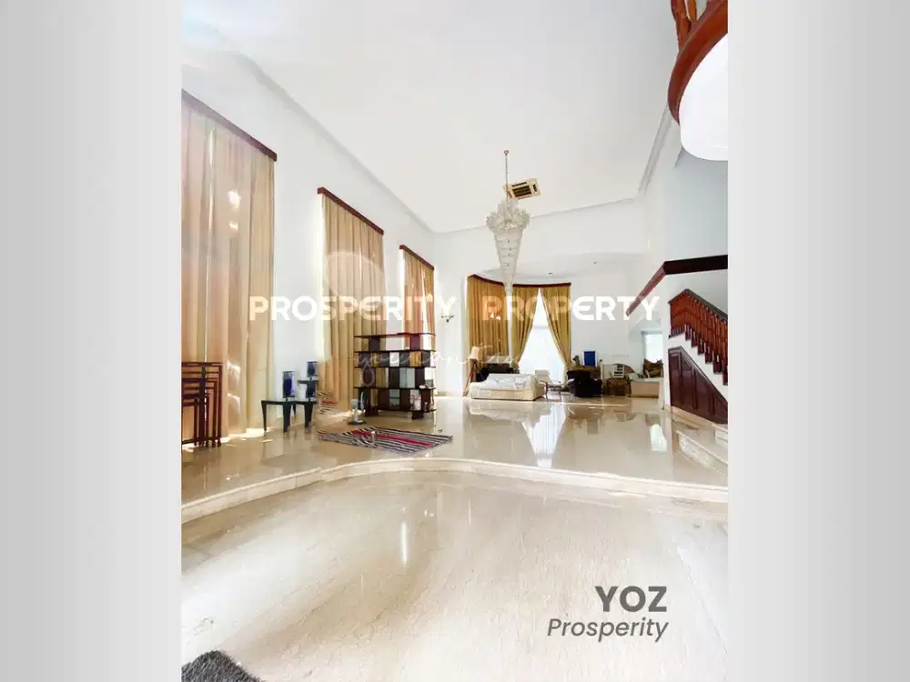 Rumah di Taman Beverly Golf Luas 669 m2 View Danau 2 Lantai Kondisi Terawat Lippo Karawaci Sentral Tangerang