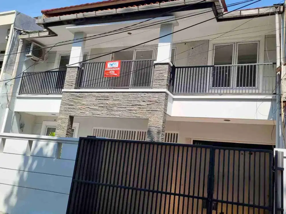 Disewakan Rumah Tebet, Dpn Taman