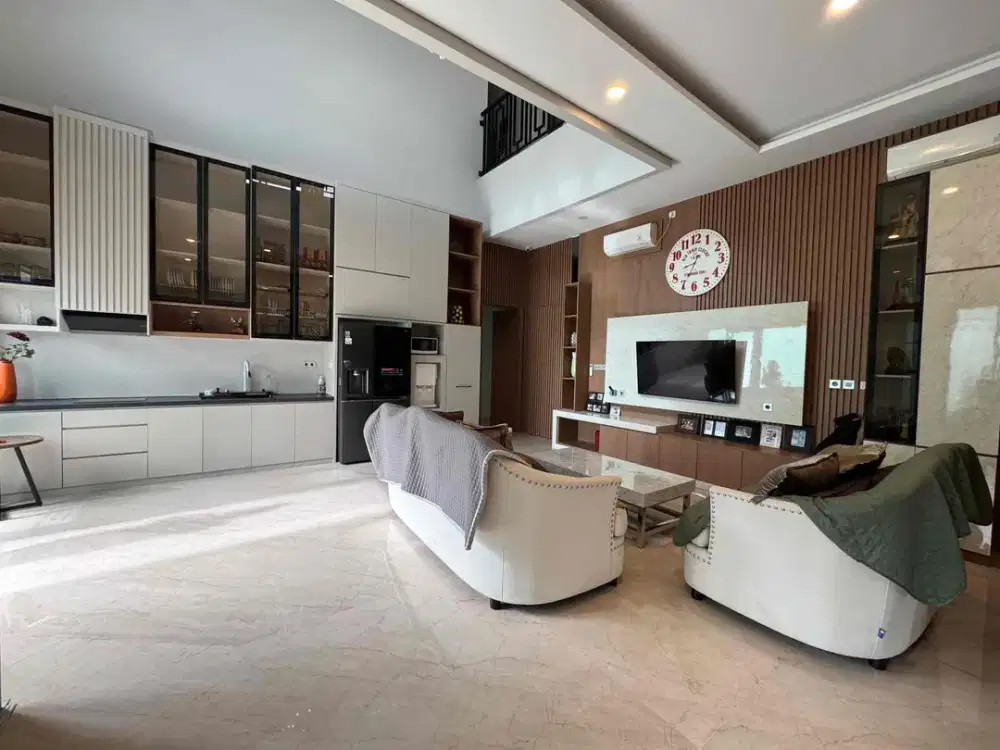 Turun Harga Rumah di Alam Sutera 2 lantai - Semi Furnished, Swimming Pool