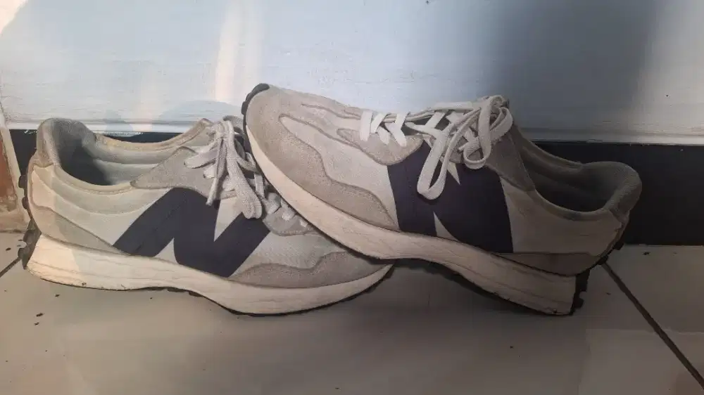 Sepatu New Balance 327