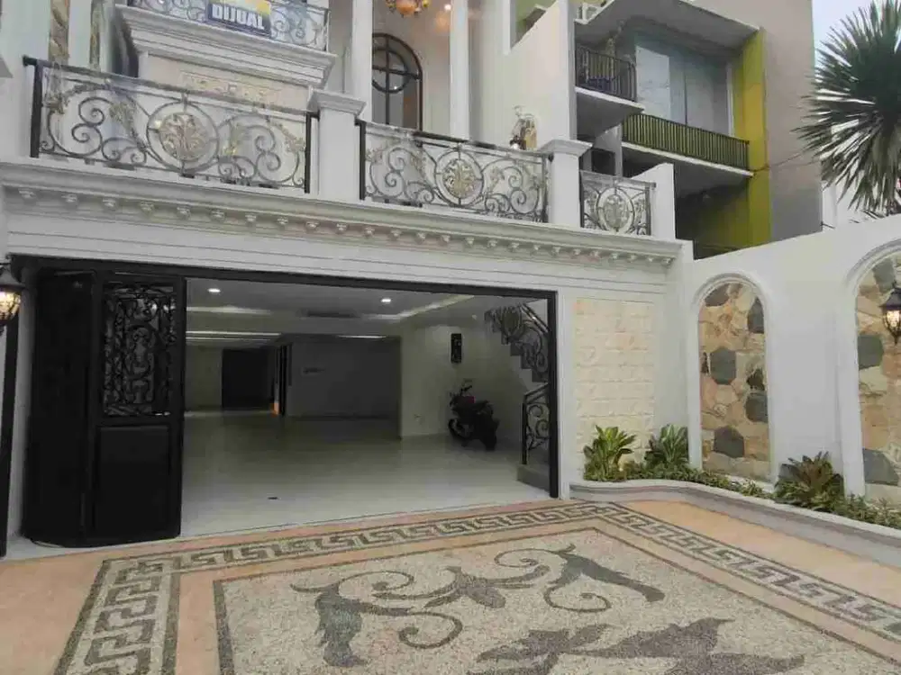 rumah 3,5 lantai model klasik modern di mampang prapatan jakarta selatan