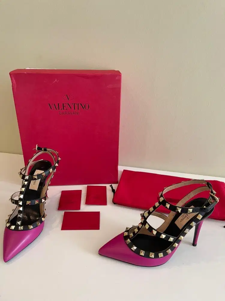 Sepatu Valentino kitten heels (BARU)