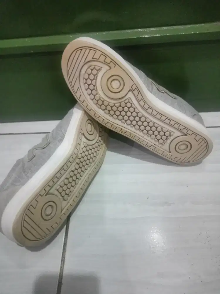 Sepatu new balance size 42