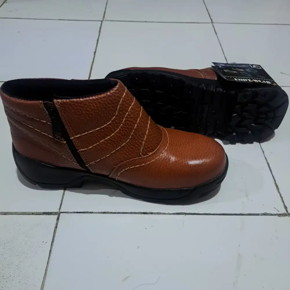 Sepatu safety handymen, size 42