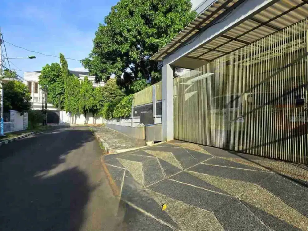 rumah modern tropis with rooftop di jakarta timur