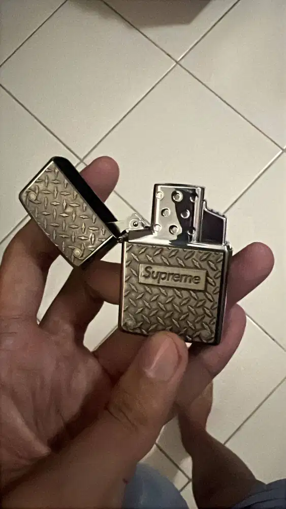SUPREME DIAMOND PLATE ZIPPO SS19 AUTHENTIC VERY RARE ITEM