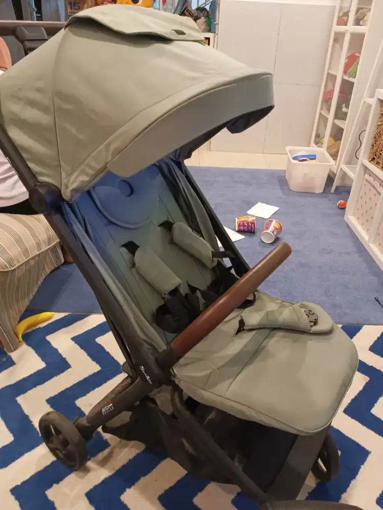 Stroller Cocolatte CHIC Luxury Autofold Compact Green