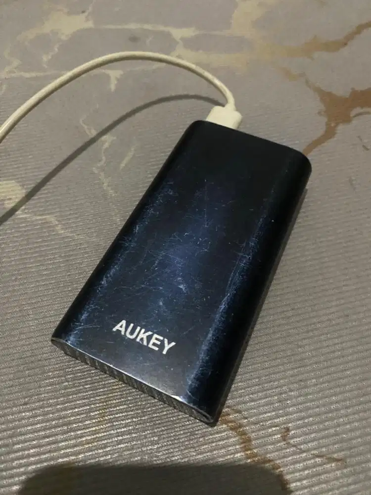 aukey 10.050mAh portable powerbank 3.0 quick charge