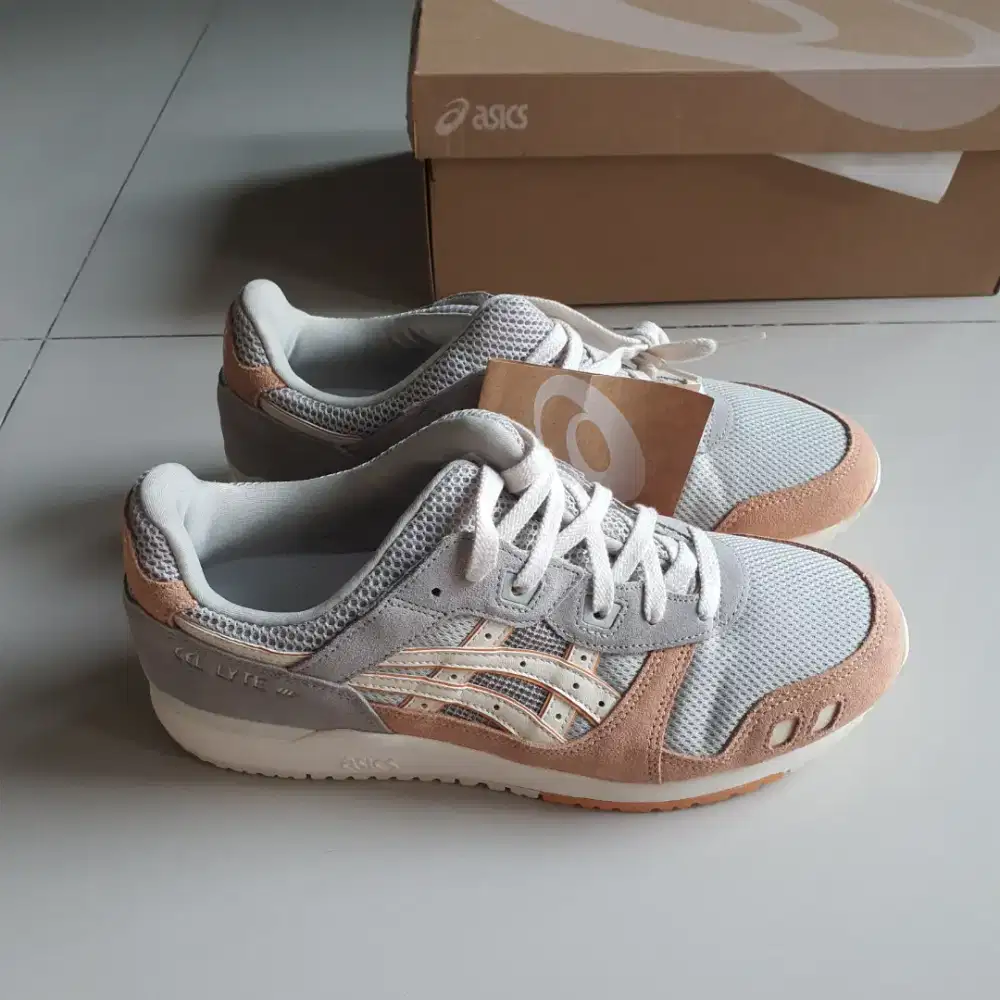 Sepatu Asics Gel Lite III