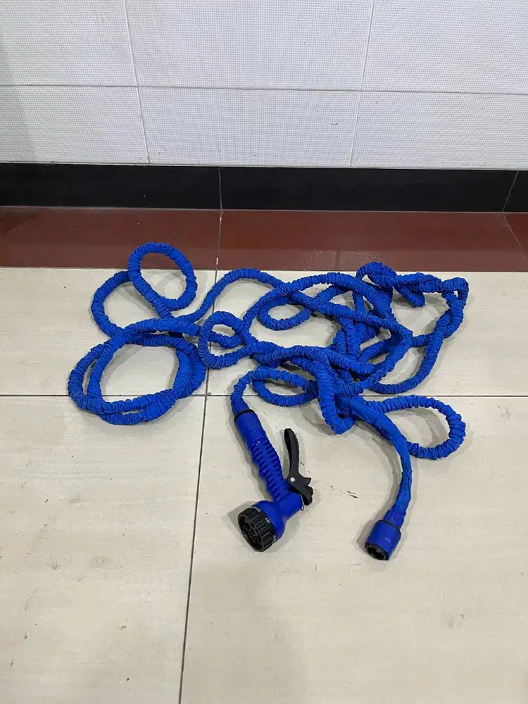 Magic Hose selang siram warna biru