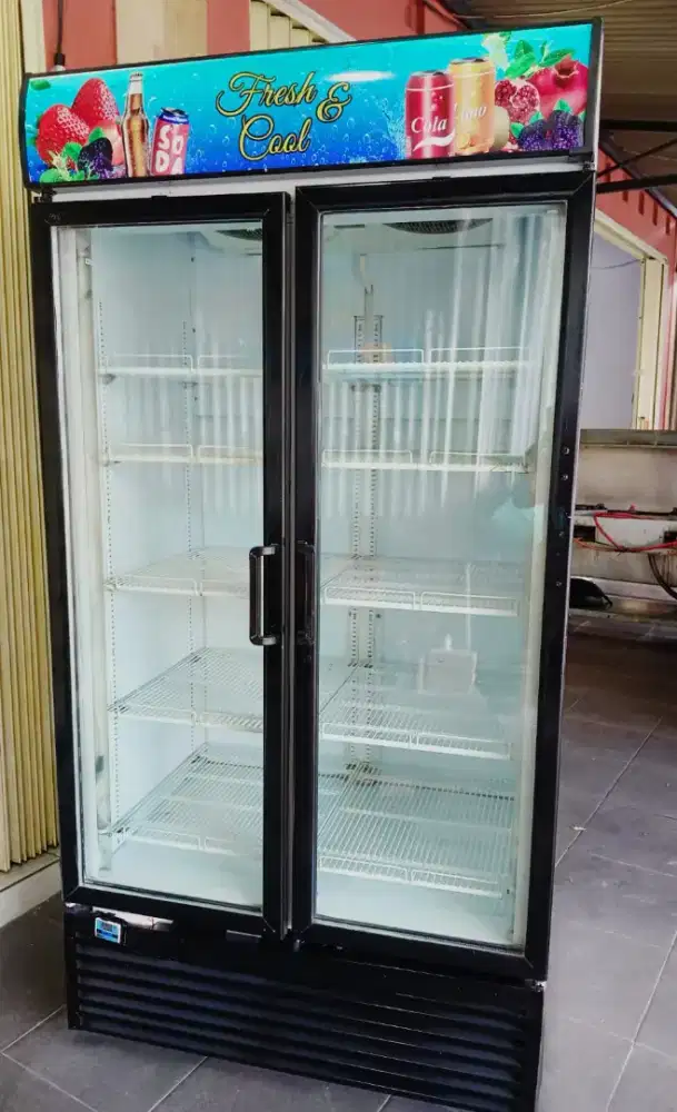 Shofcase 2pintu , unit mulus dan jaminann mesin ori , merk frigate..