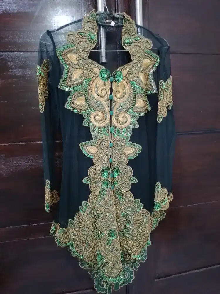 Baju kebaya modern