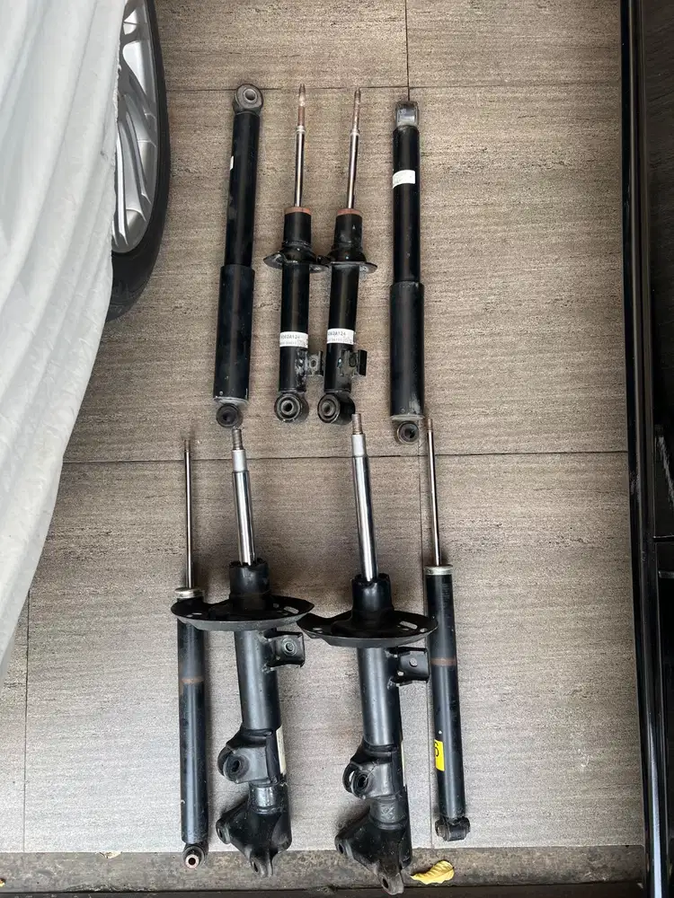 dijual shockbreaker Pajero Sport 2018 dan Mercy E250 2011,