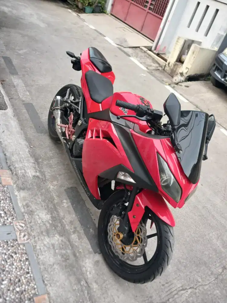 Kawasaki Ninja 250Fi 2014 ss lngkap mesin bagus pjk hidup plat B Depok