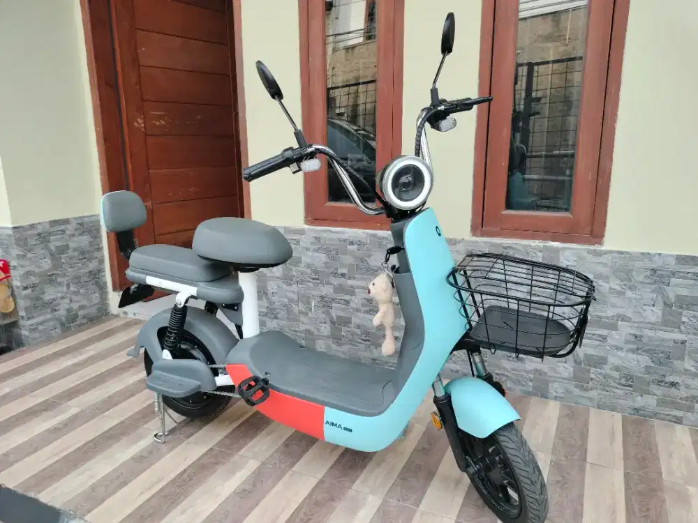 Baru 2 Bulan Sepeda Listrik AIMA