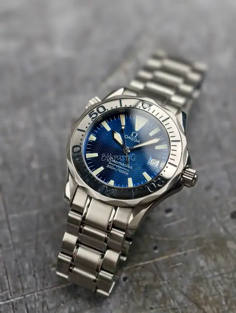 Omega seamaster electric blue quartz