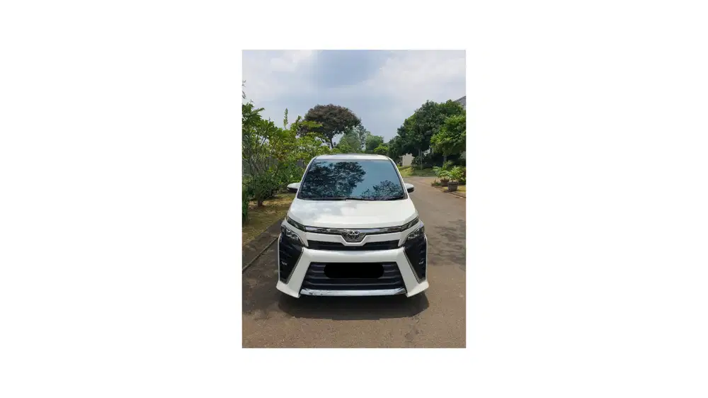 Toyota Voxy (2018)