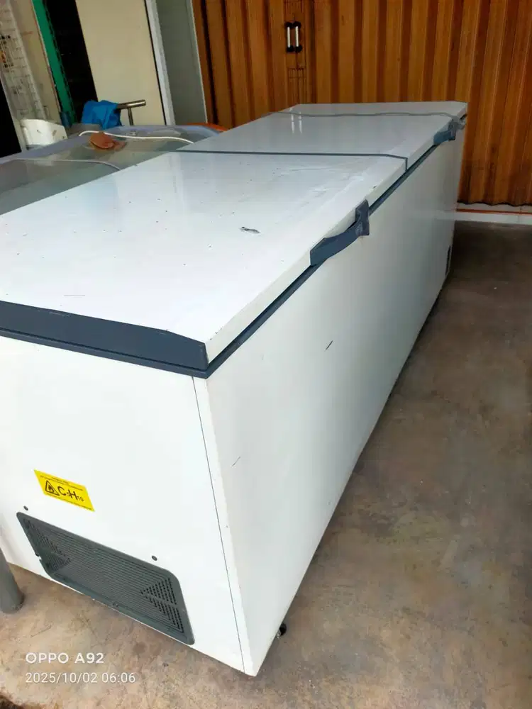 Freezer box merk GEA 1000L bekas like new murah normal