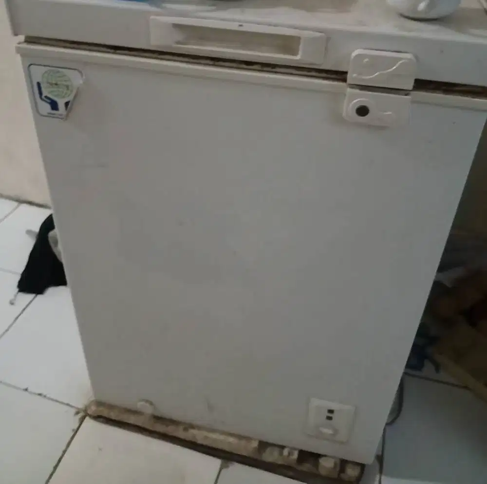 FREEZER BEKAS MERK POLYTRON 100 LITER