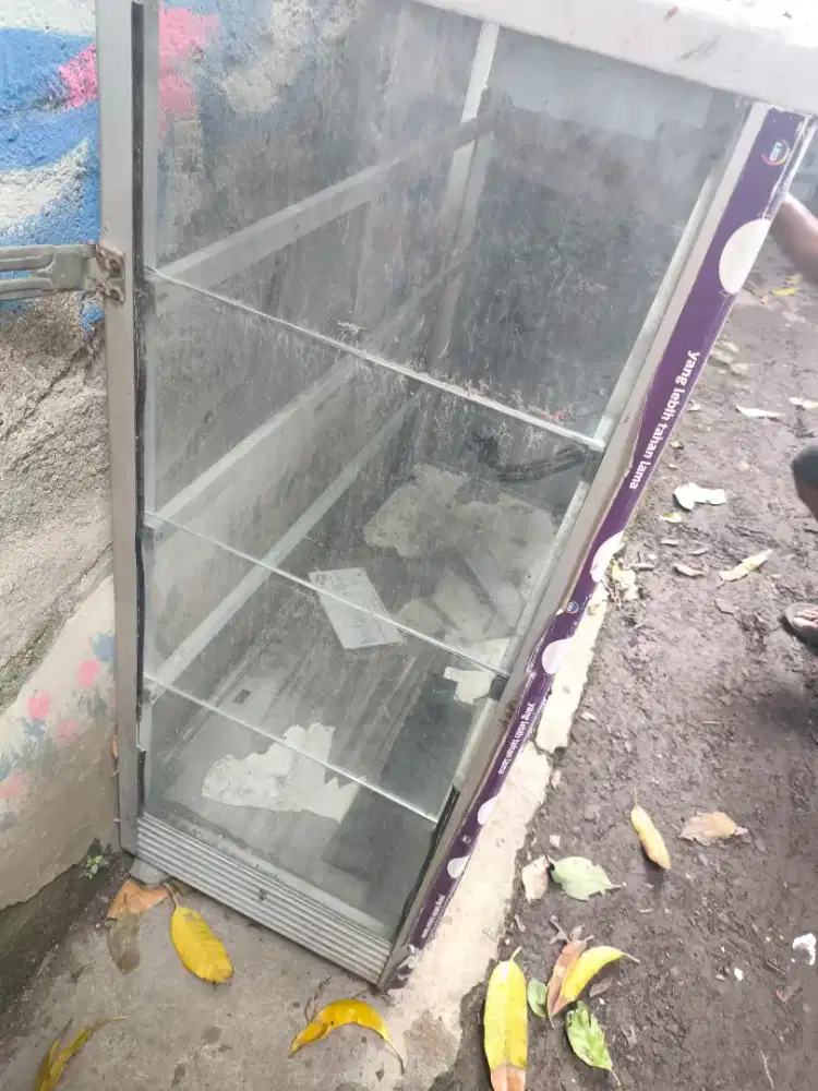 ETALASE TOKO BANGUNAN