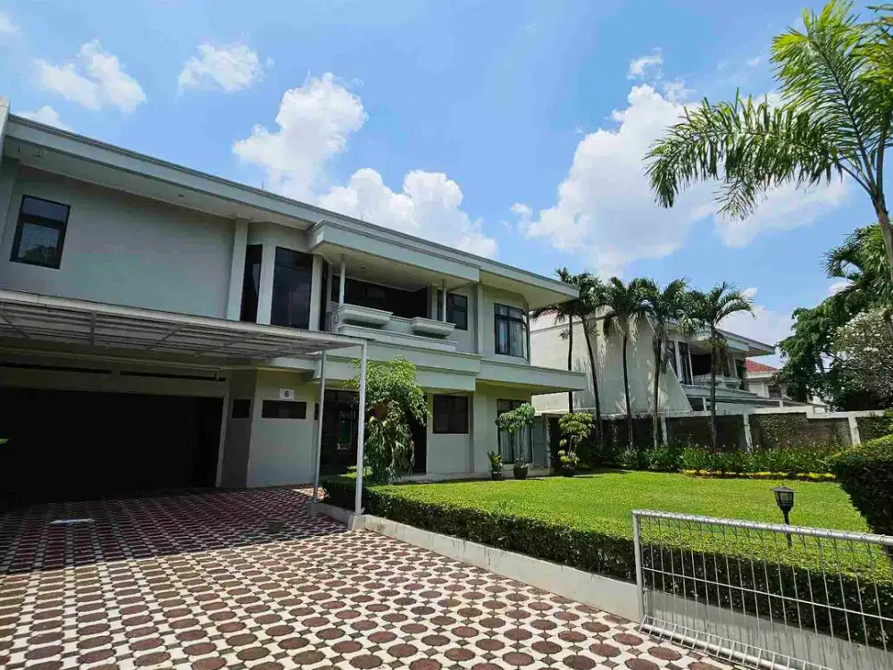 Di sewakan kompleks besar di belakang gedung oleos