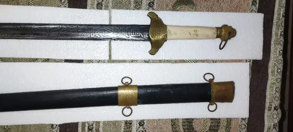 Pedang warisan orang tua