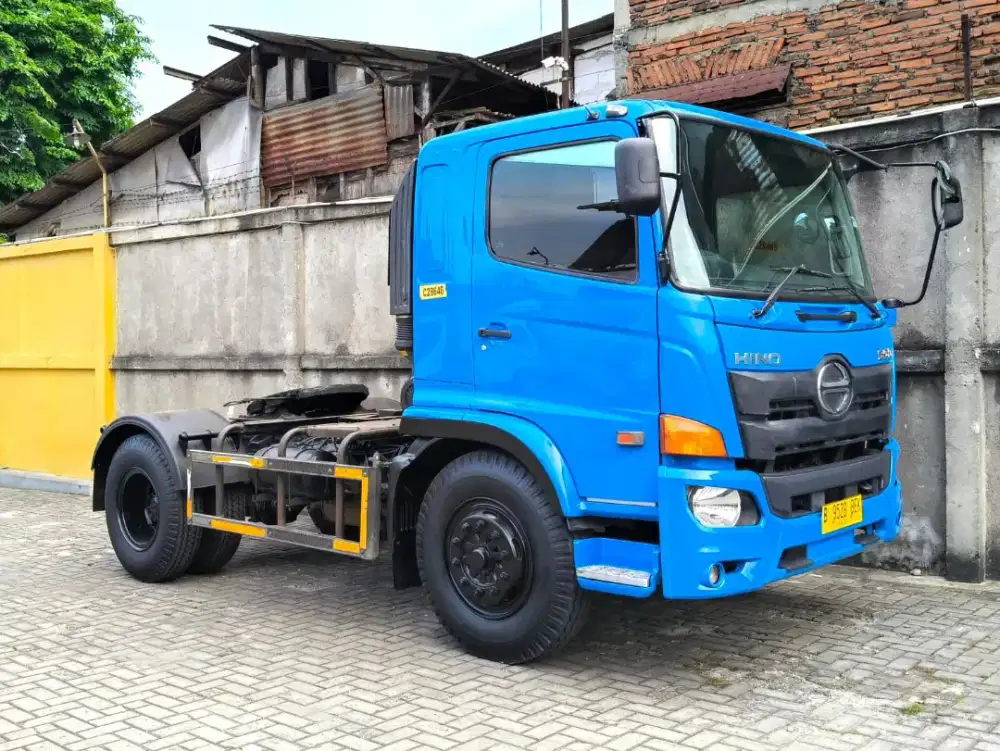 72rb+banBARU MURAH Hino engkel 4x2 tractor head SG 260 TH 2020 trailer