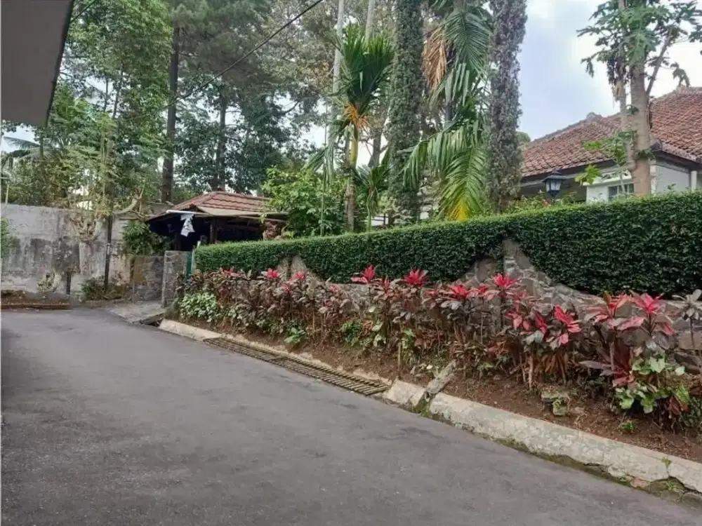 Rumah lama terawat di Tubagus Ismail Dago Bandung