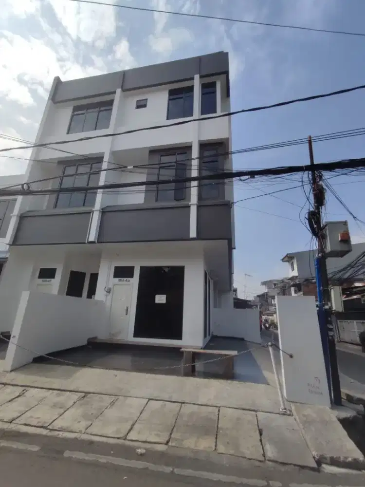 Ruko Kran Kemayoran Siap Huni, Cocok Untuk Usaha Atau Tempat Tinggal