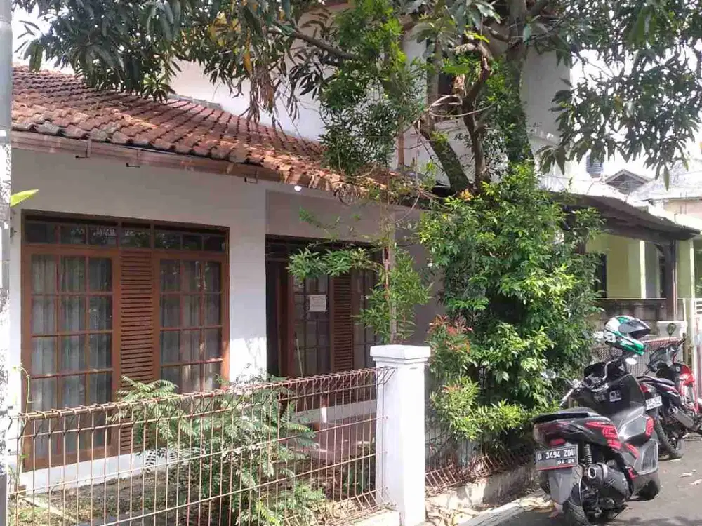 Dijual rumah di komplek Margahayu raya