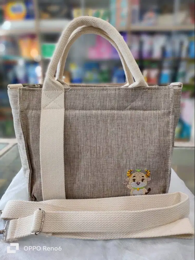 Preloved - Tas Selempang Wanita - Bekas