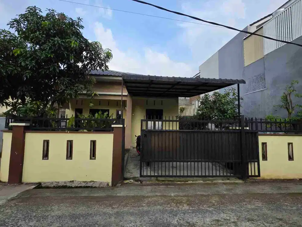 Rumah Tanah Lebar Posisi Sudut di Eka Warni - Johor