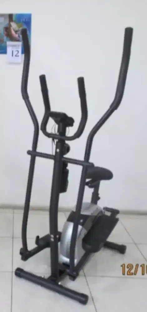 Sepeda statis TL 8500 Elliptical Bike
