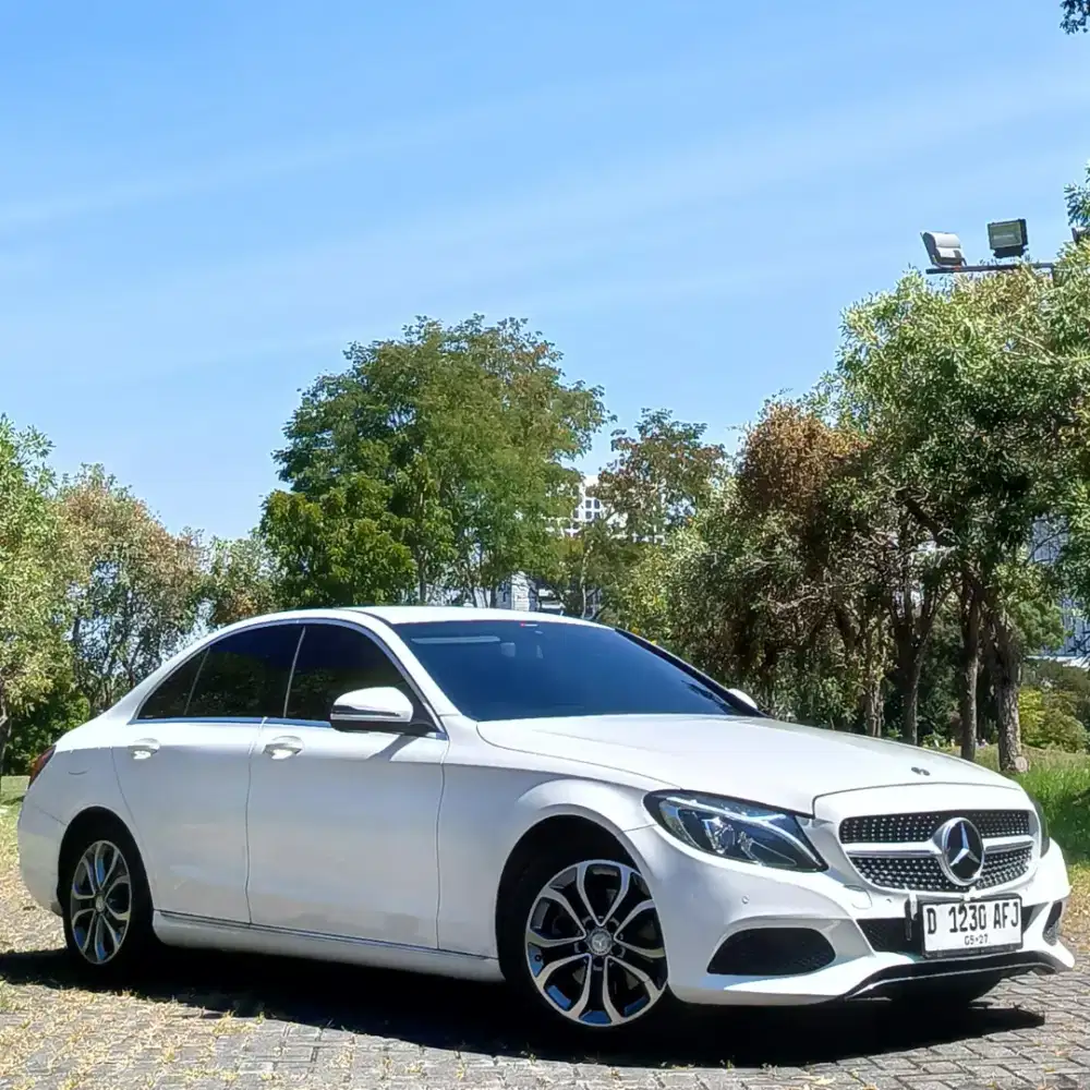 DP 50JT Mercedes Benz C200 Avantgarde AT 2017 Putih Kredit Murah
