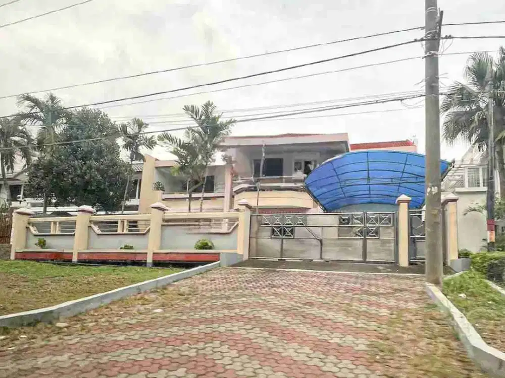 Rumah usaha Raya Darmo harapan Depan Hokky supermarket darmo permai