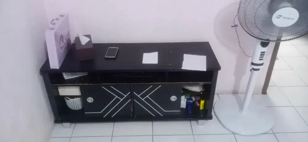 Meja tv rak tv laci sleding