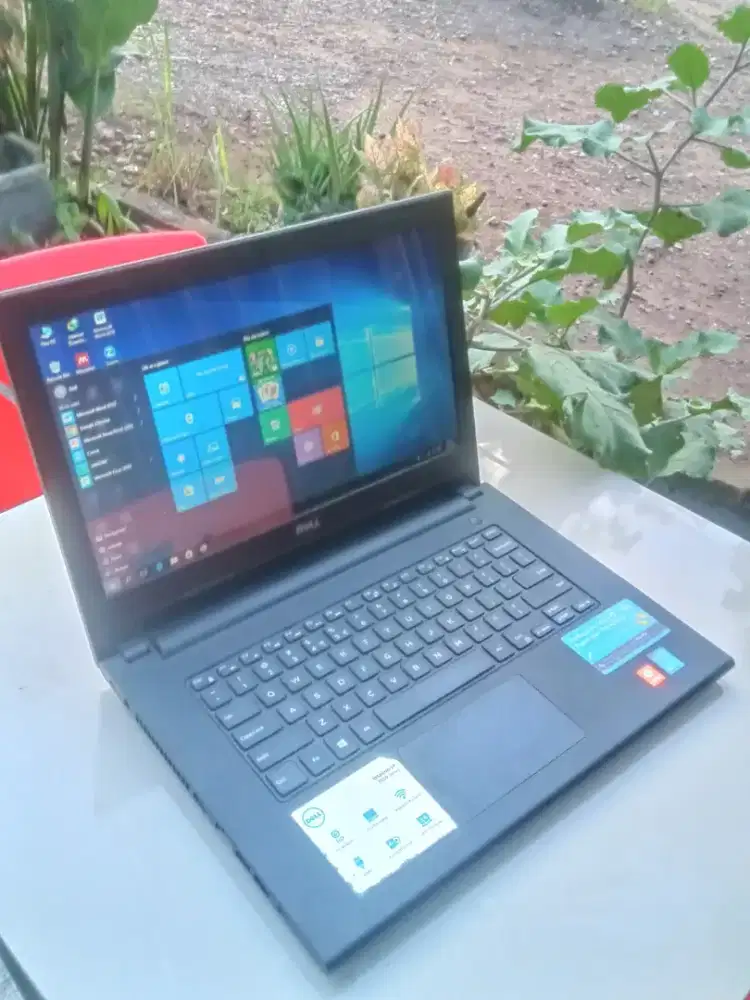 Dell inspiron 14 core i3 ram 8gb.