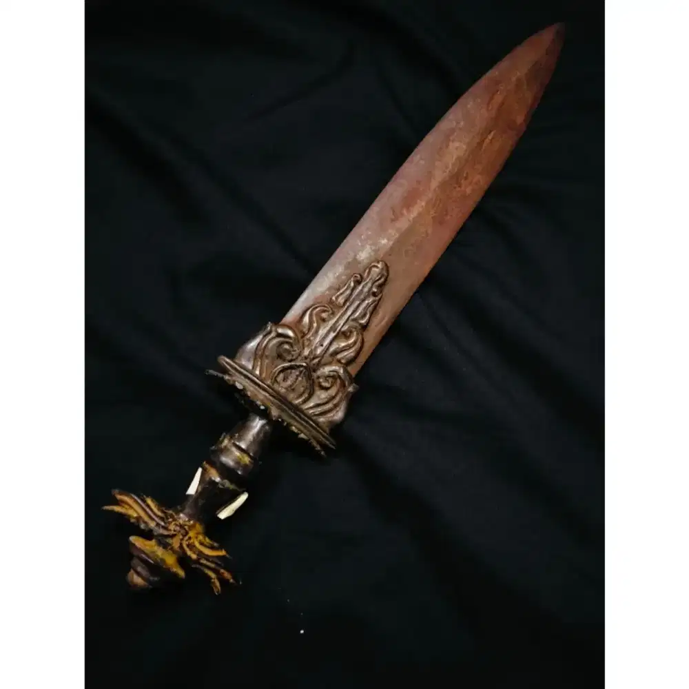 Kadga Perunggu Temuan Kuno Lawas