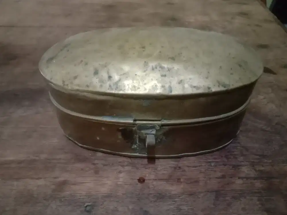 Tempat kinang sirih antik kuno