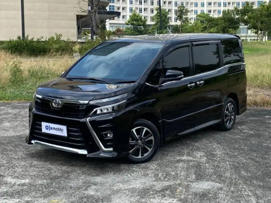 Toyota Voxy 2.0 Bensin-AT 2019 Hitam LADK