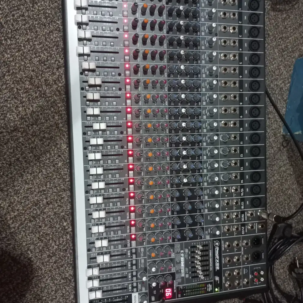 Mixer mackie fro fx 22