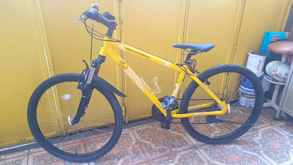 sepeda polygon warna kuning