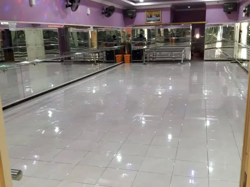 Dijual Rumah Usaha Lokasi Strategis Petemon