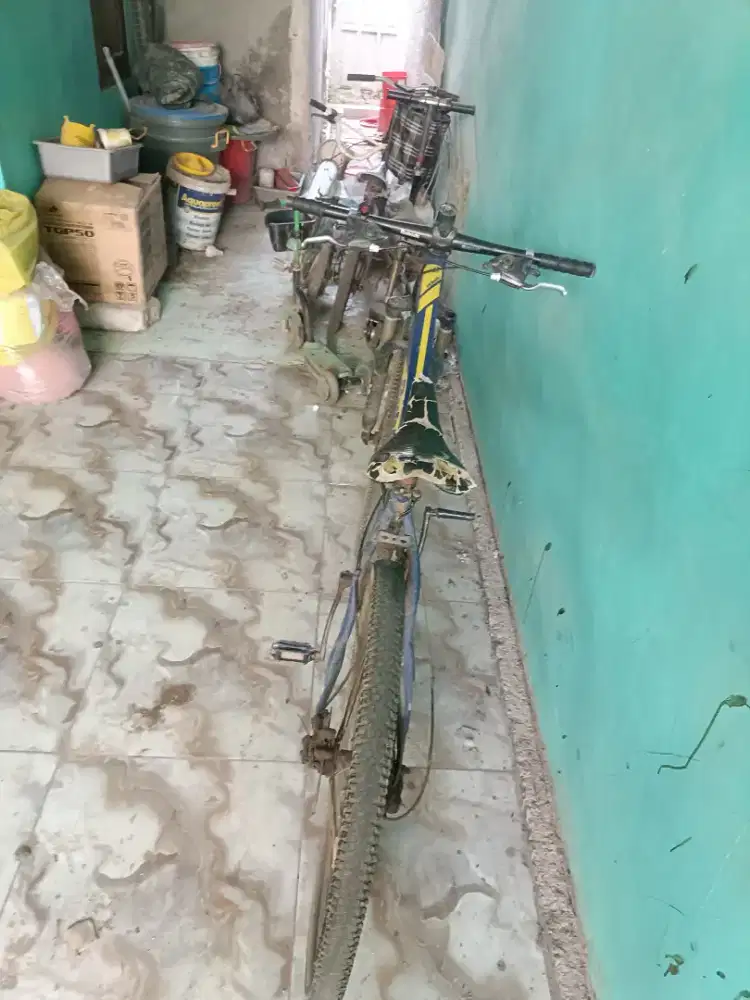 Jual paket 3 sepeda+ 2 scuter