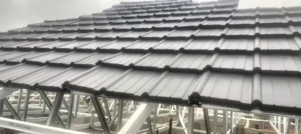 Menerima pemasangan rangka baja ringan