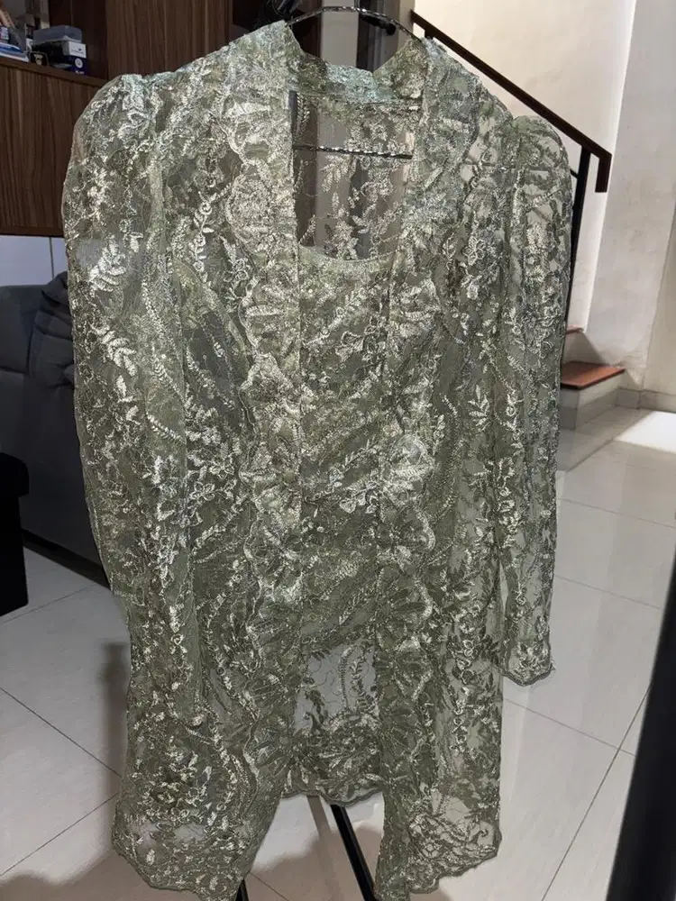 Kebaya bahan tile sage green