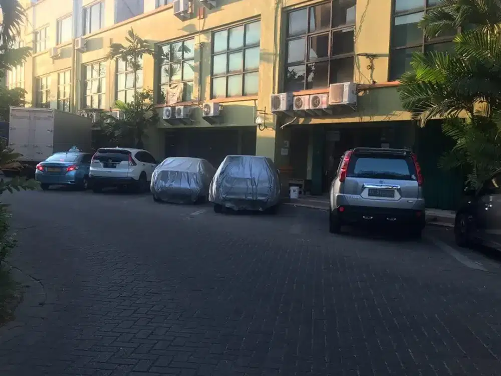 Disewakan Atau Dijual Ruko Lokasi Plaza Segi 8 Siap Pakai