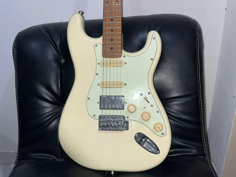 Bacchus BST-2RSM HSS Olympic White Customed by Desmond Custom